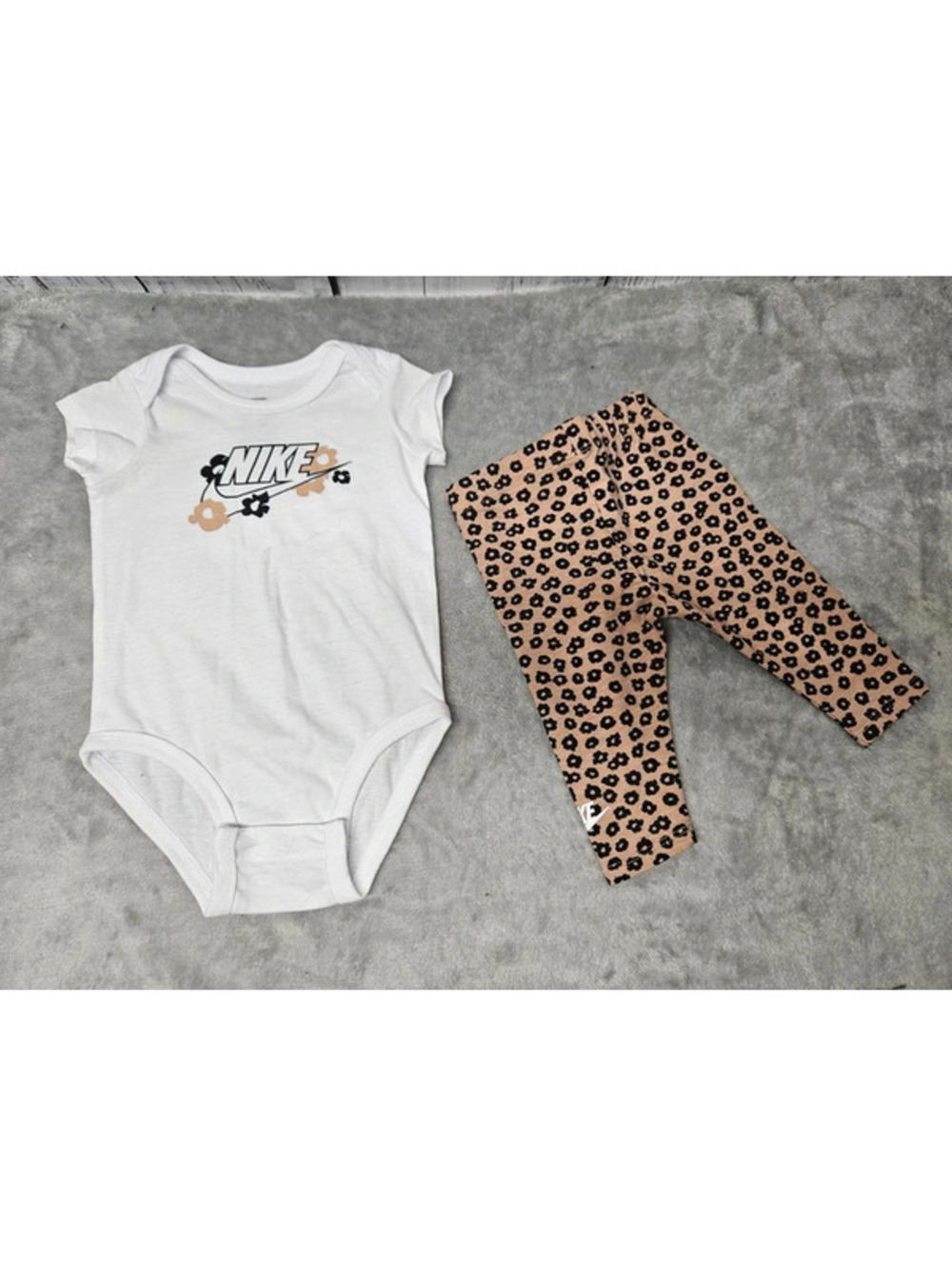 Nike Girl's Outfit - Bodysuit with Matching Leopard Leggings Size 6 Months